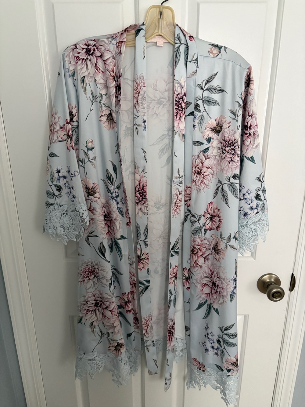 Le Rose Small Medium Floral Robe with Lace Details